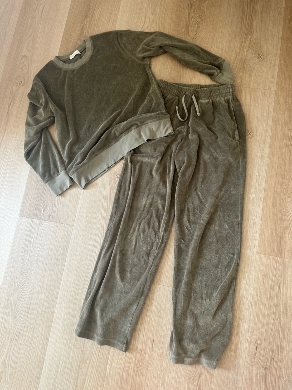 Suzi Kondi Olive Green Velour Lounge Set